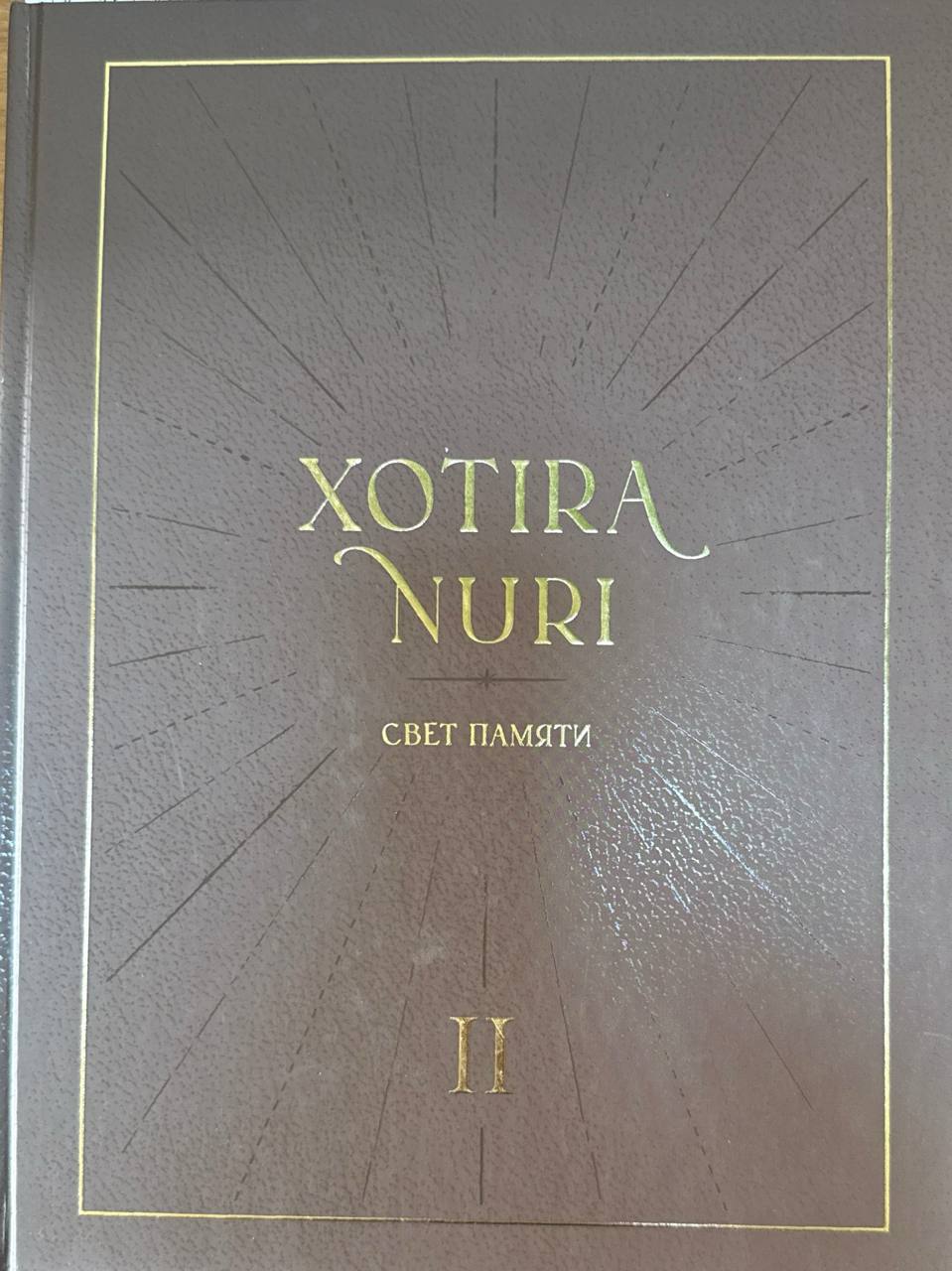 Xotira nuri. II